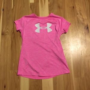 Pink Under Armor t-shirt.